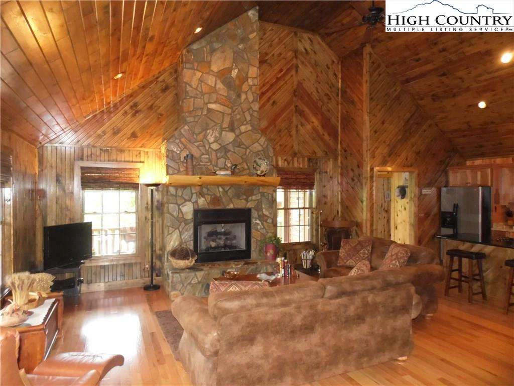 Image number 2 for the current listing