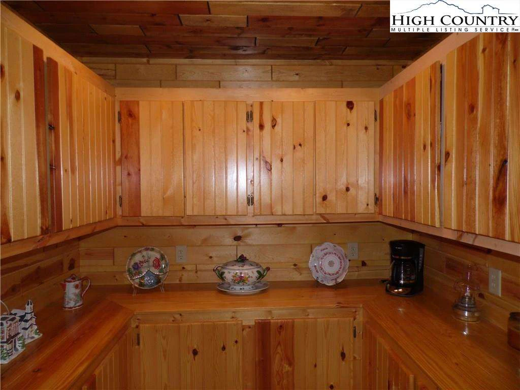 Image number 15 for the current listing
