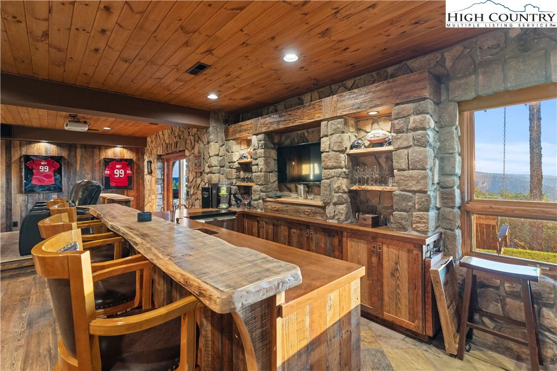 Image number 13 for the current listing