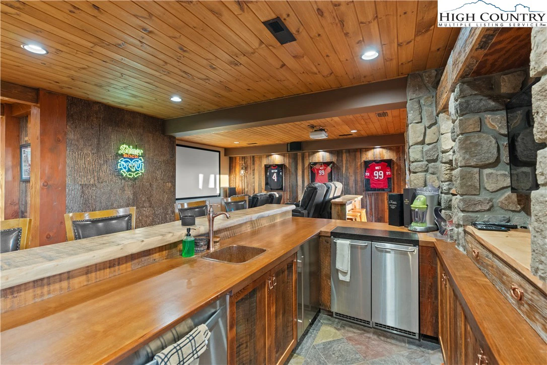Image number 2 for the current listing