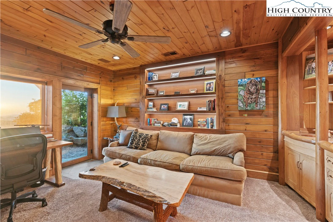 Image number 18 for the current listing