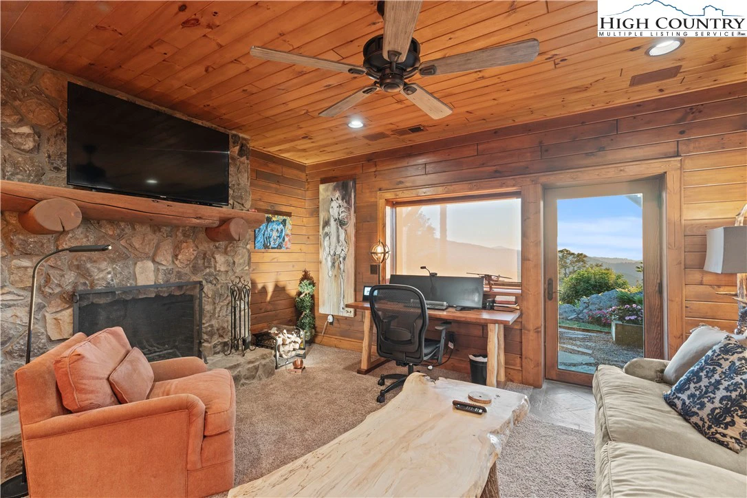 Image number 19 for the current listing