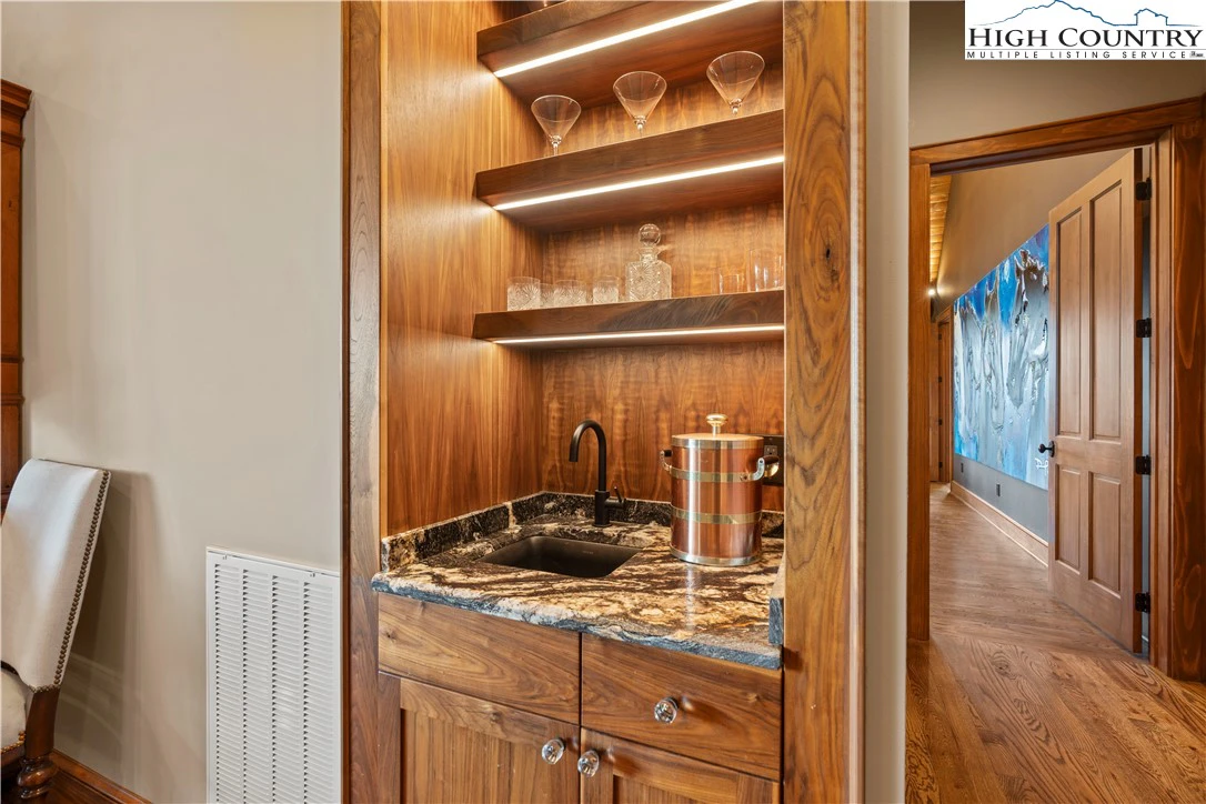 Image number 47 for the current listing