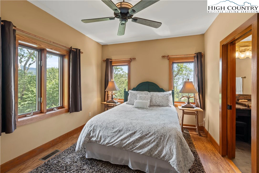 Image number 3 for the current listing