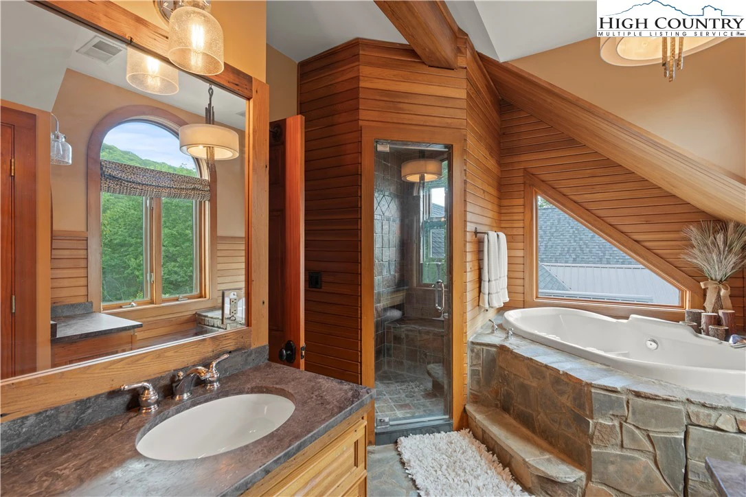 Image number 9 for the current listing
