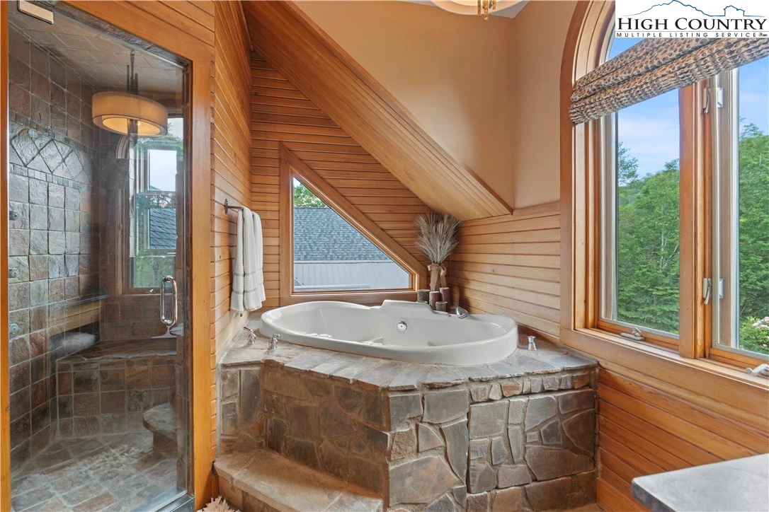 Image number 10 for the current listing