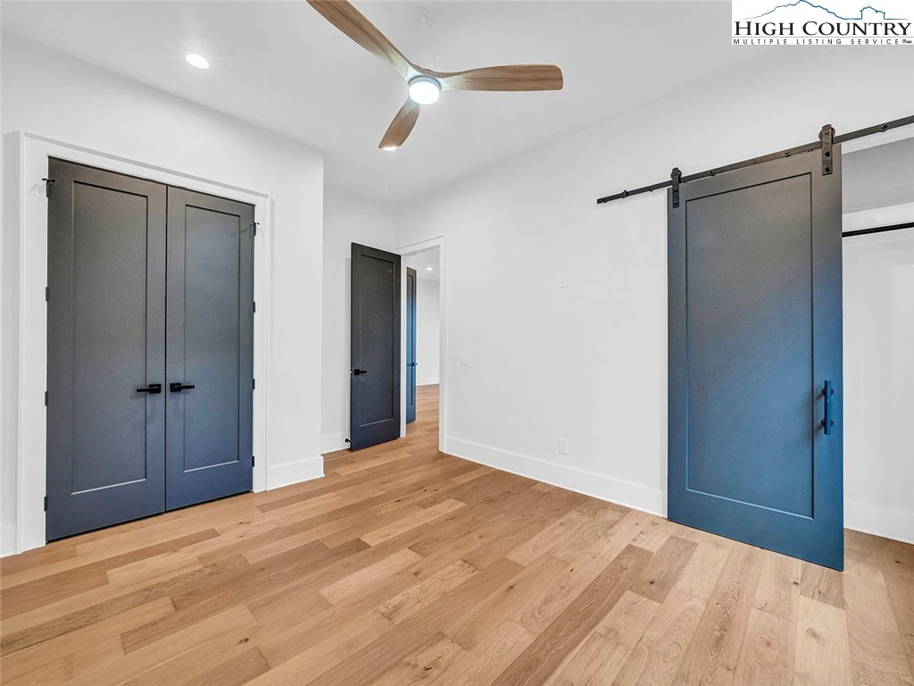 Image number 10 for the current listing