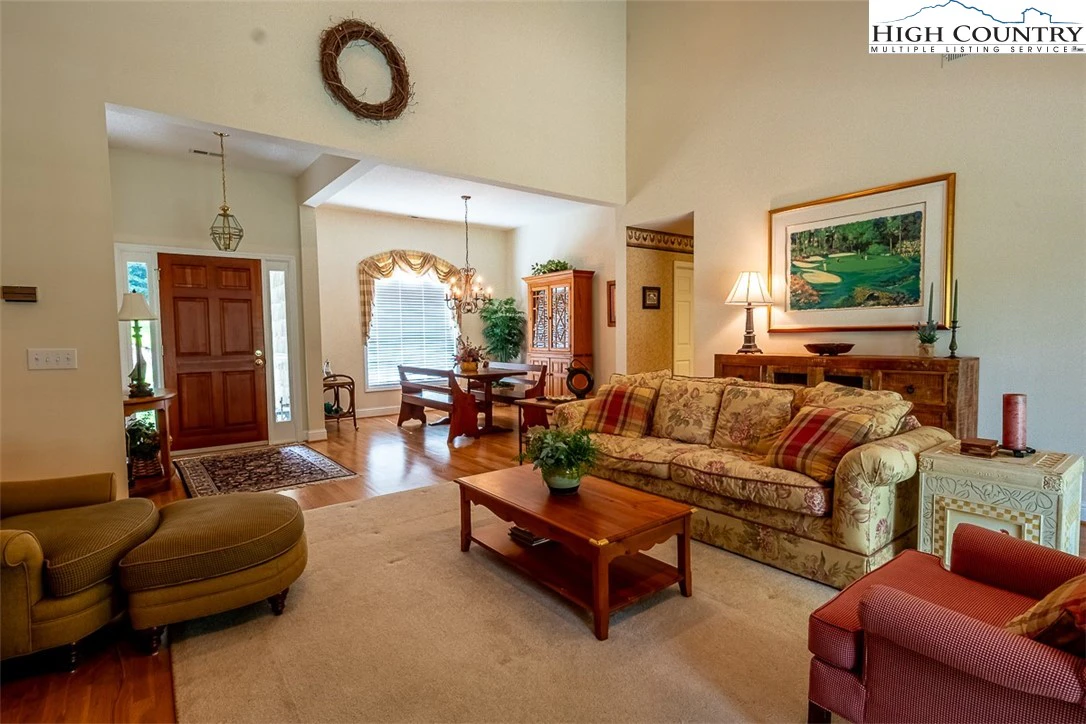 Image number 21 for the current listing