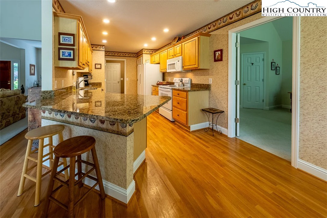 Image number 18 for the current listing