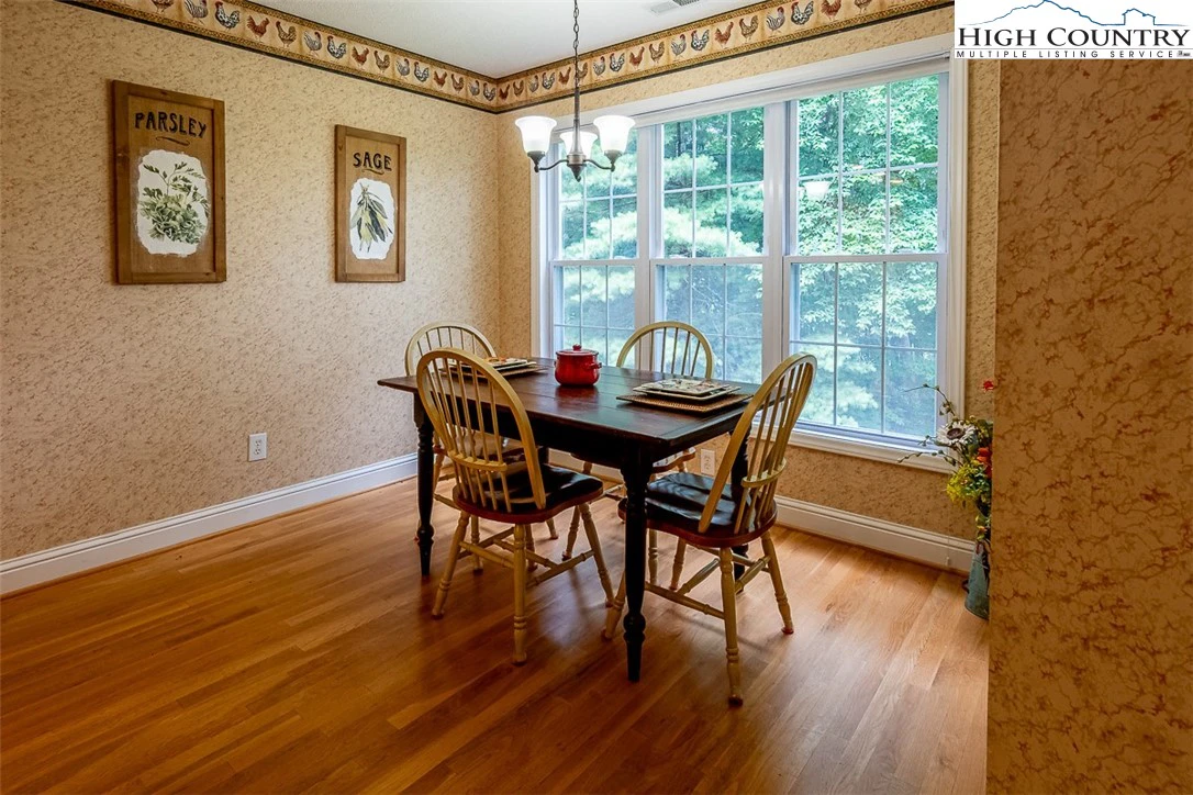 Image number 17 for the current listing