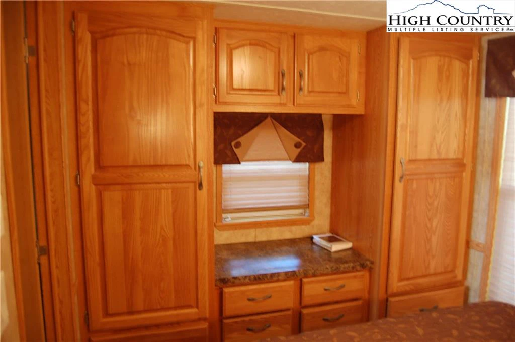 Image number 12 for the current listing