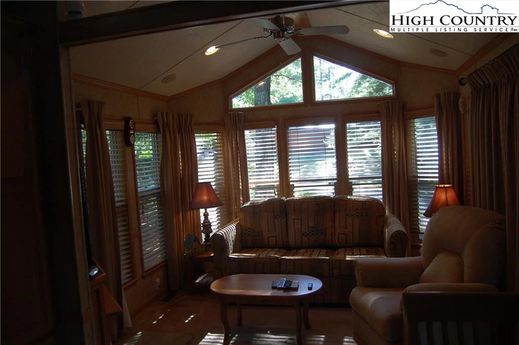 Image number 6 for the current listing