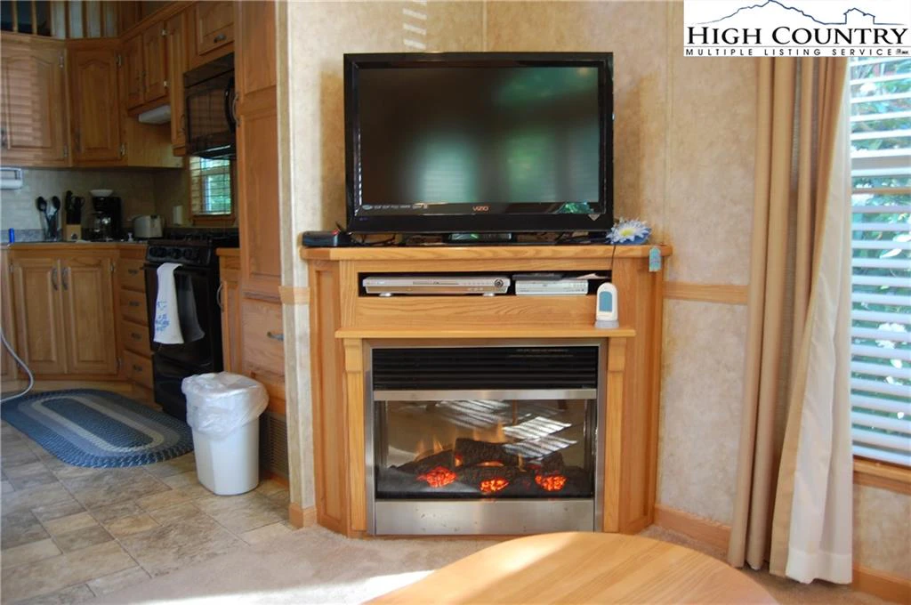 Image number 7 for the current listing