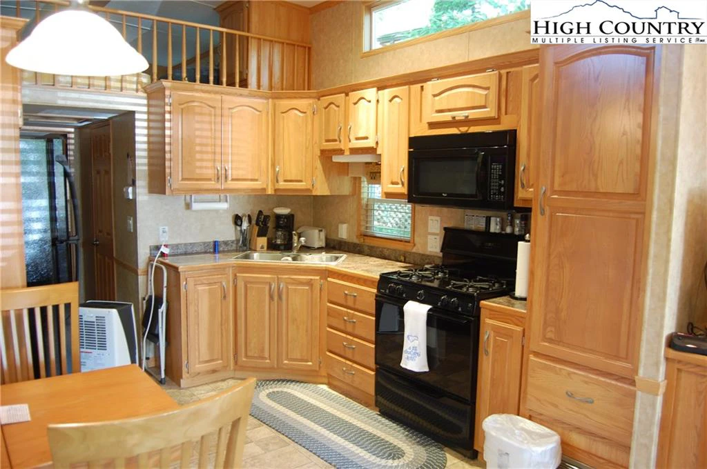 Image number 8 for the current listing