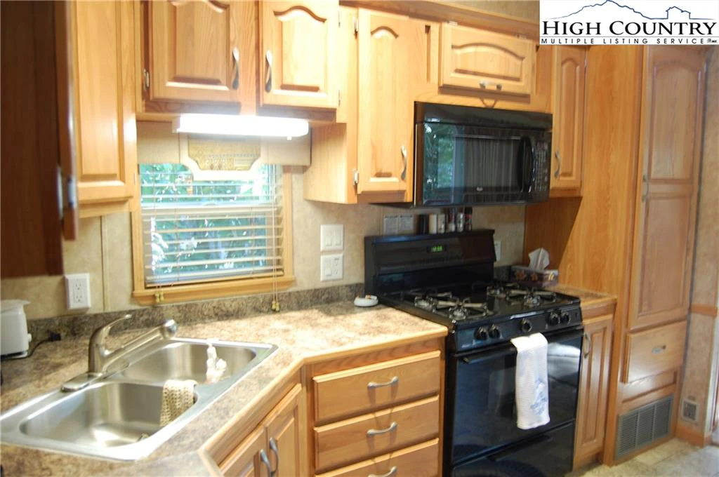 Image number 9 for the current listing