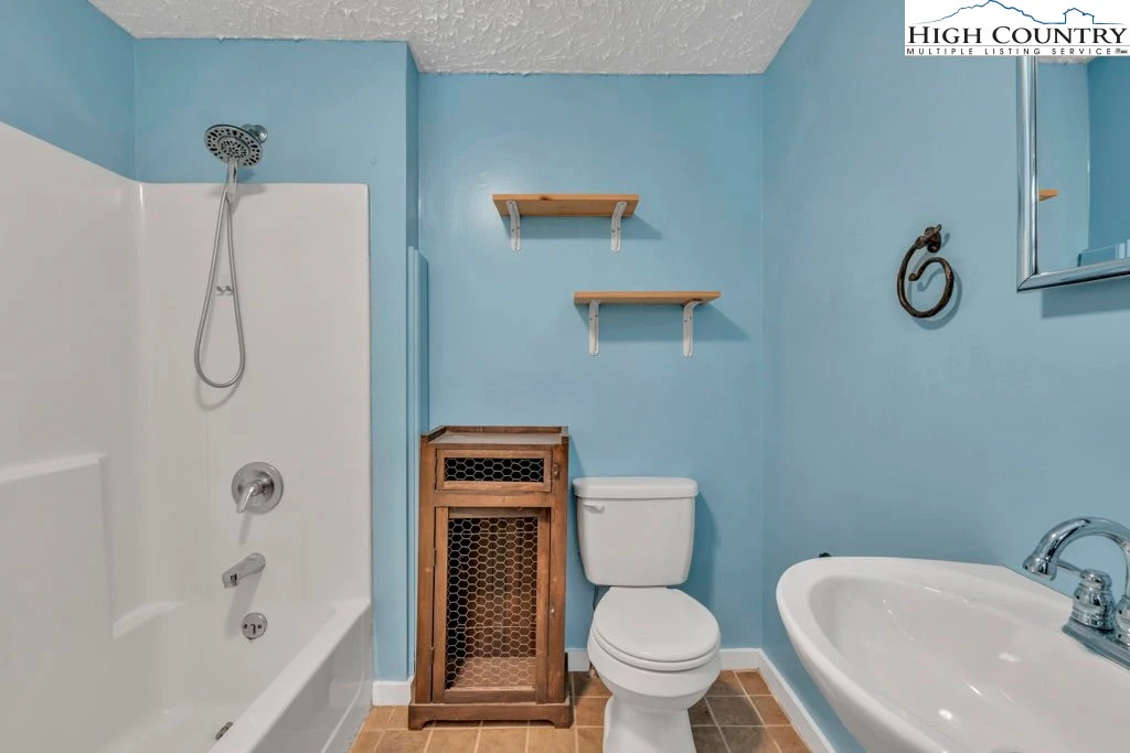 Image number 2 for the current listing