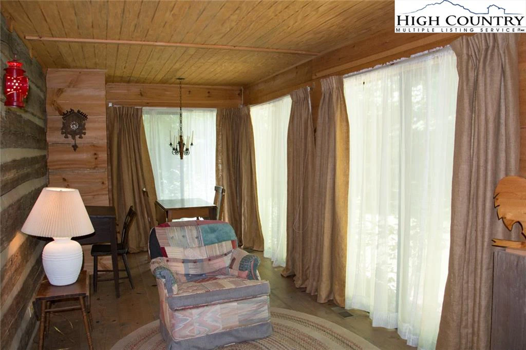 Image number 11 for the current listing