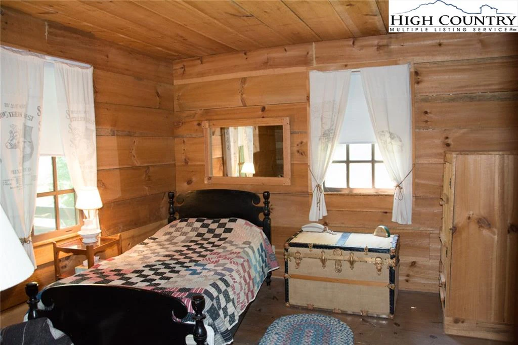 Image number 9 for the current listing
