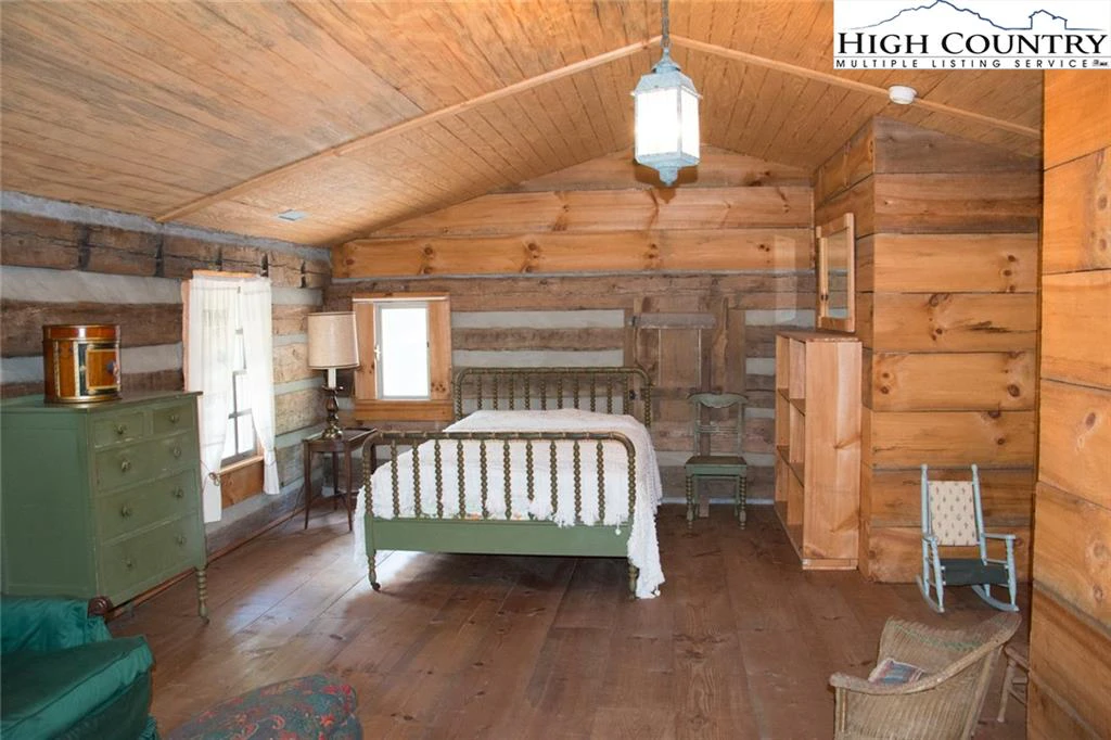 Image number 7 for the current listing