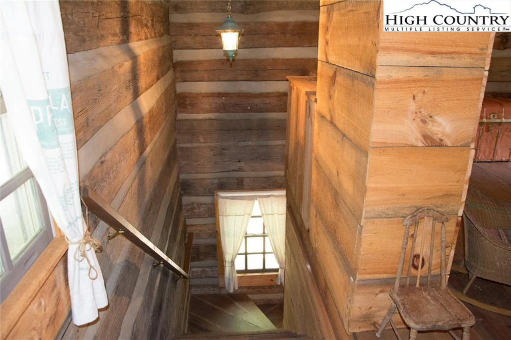 Image number 4 for the current listing