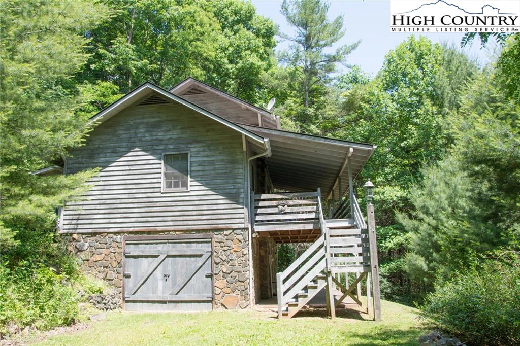 Image number 19 for the current listing
