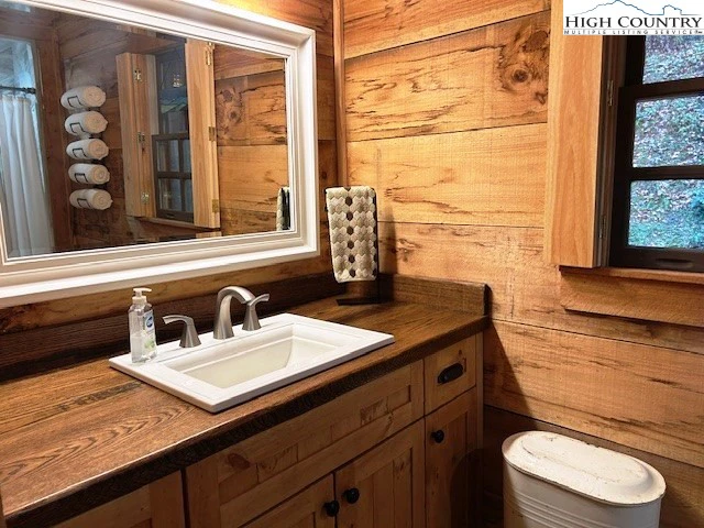 Image number 2 for the current listing