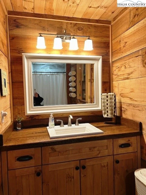 Image number 13 for the current listing