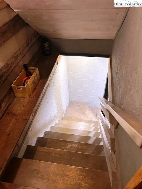 Image number 14 for the current listing