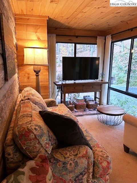 Image number 3 for the current listing