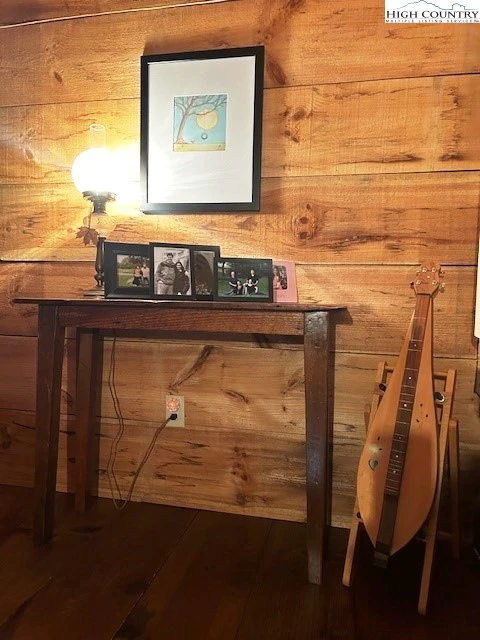 Image number 5 for the current listing