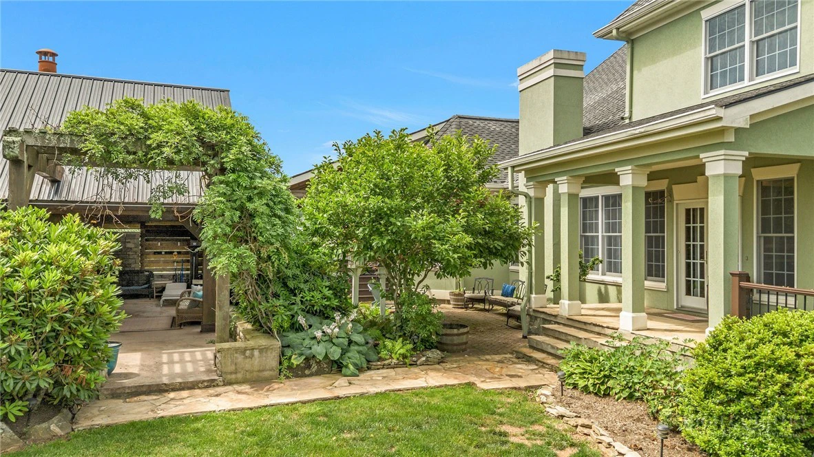 Image number 10 for the current listing