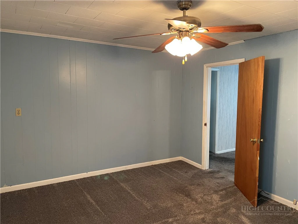 Image number 11 for the current listing