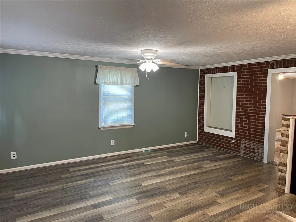 Image number 7 for the current listing