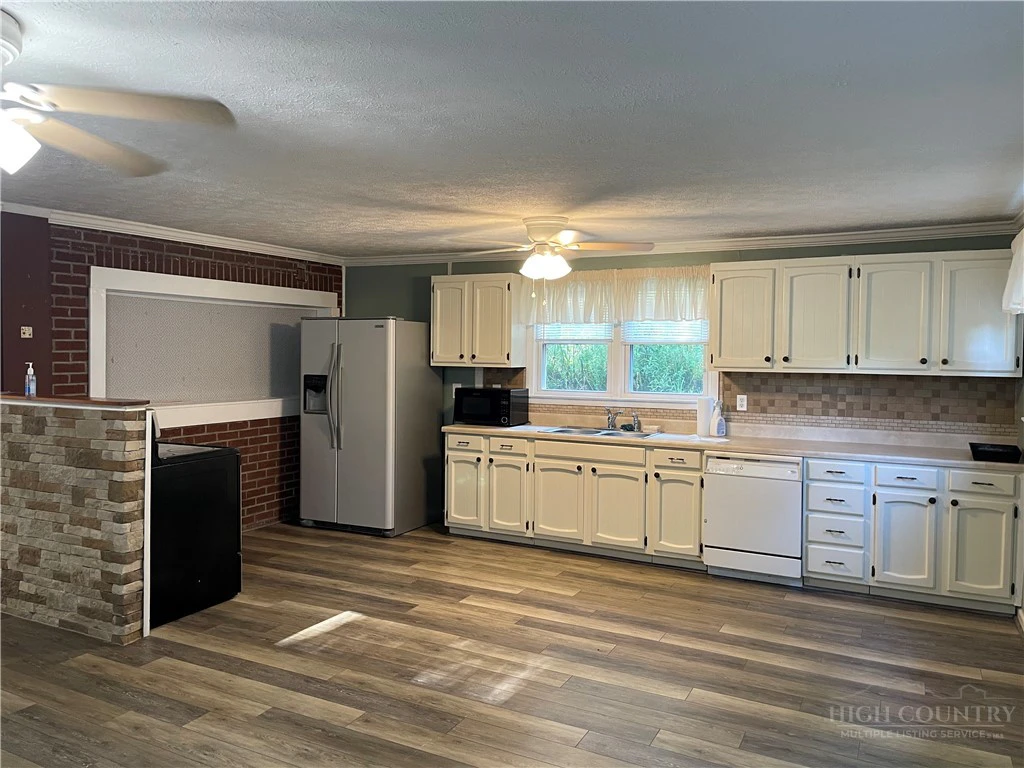 Image number 6 for the current listing