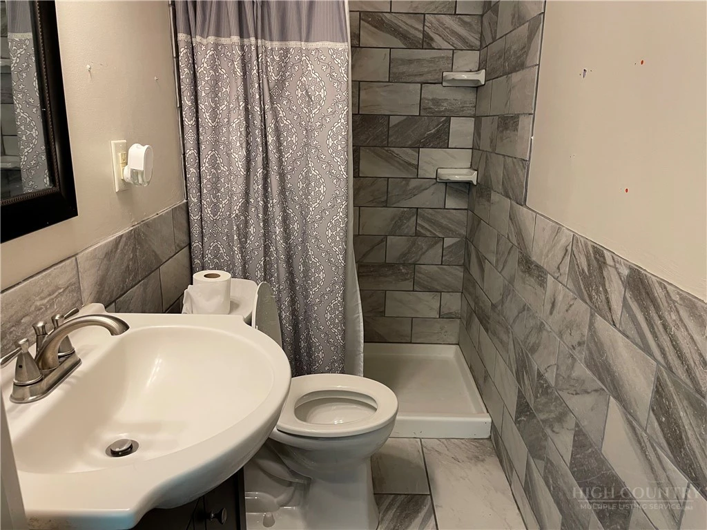 Image number 9 for the current listing