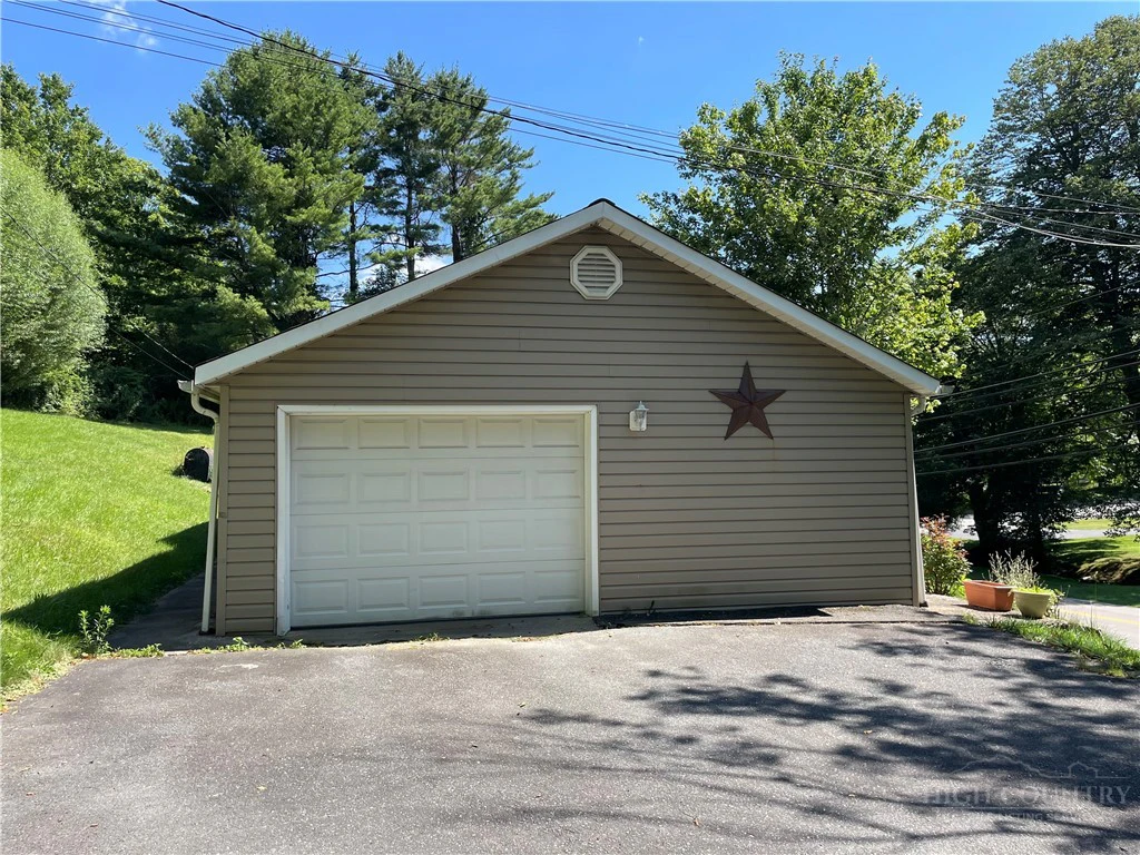 Image number 4 for the current listing