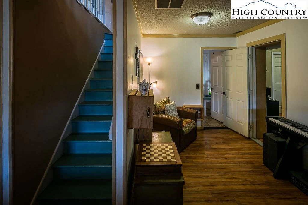 Image number 3 for the current listing