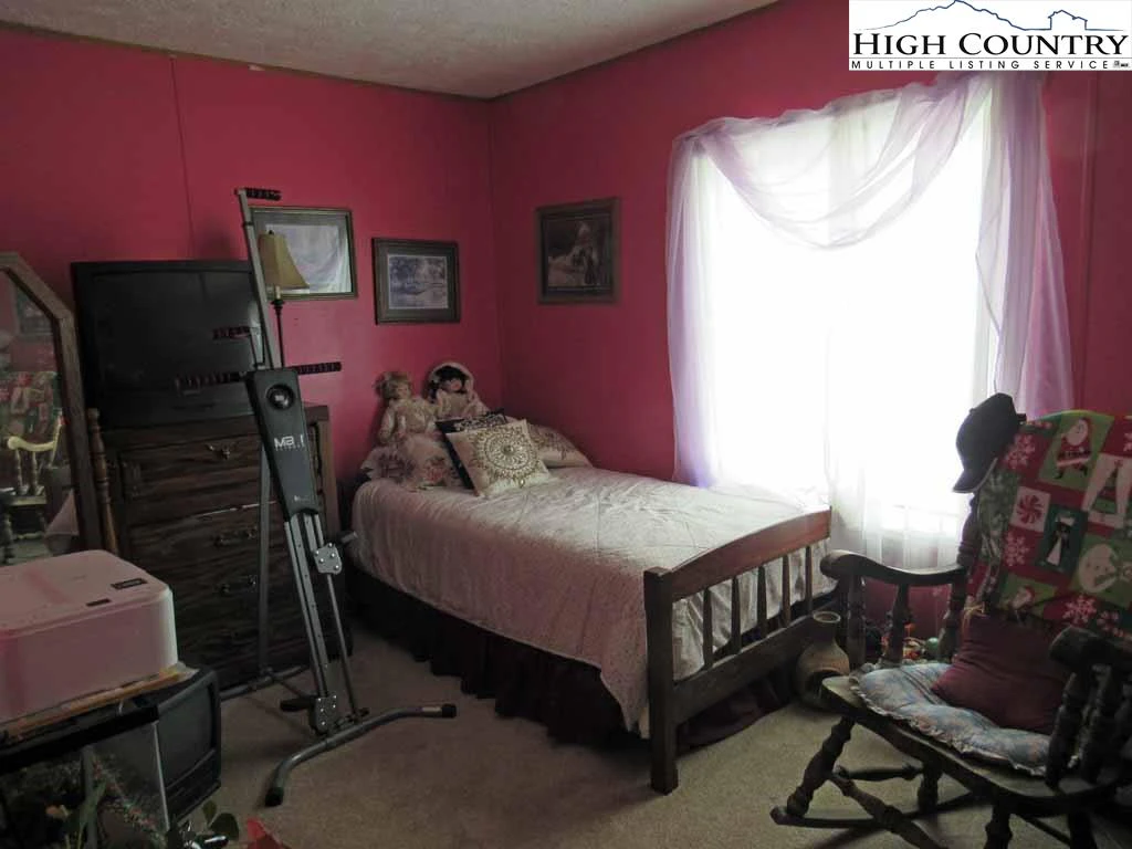 Image number 14 for the current listing