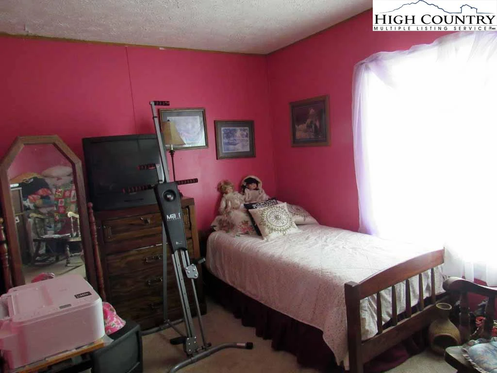 Image number 15 for the current listing