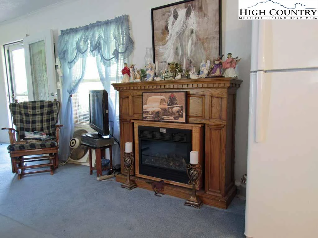 Image number 18 for the current listing