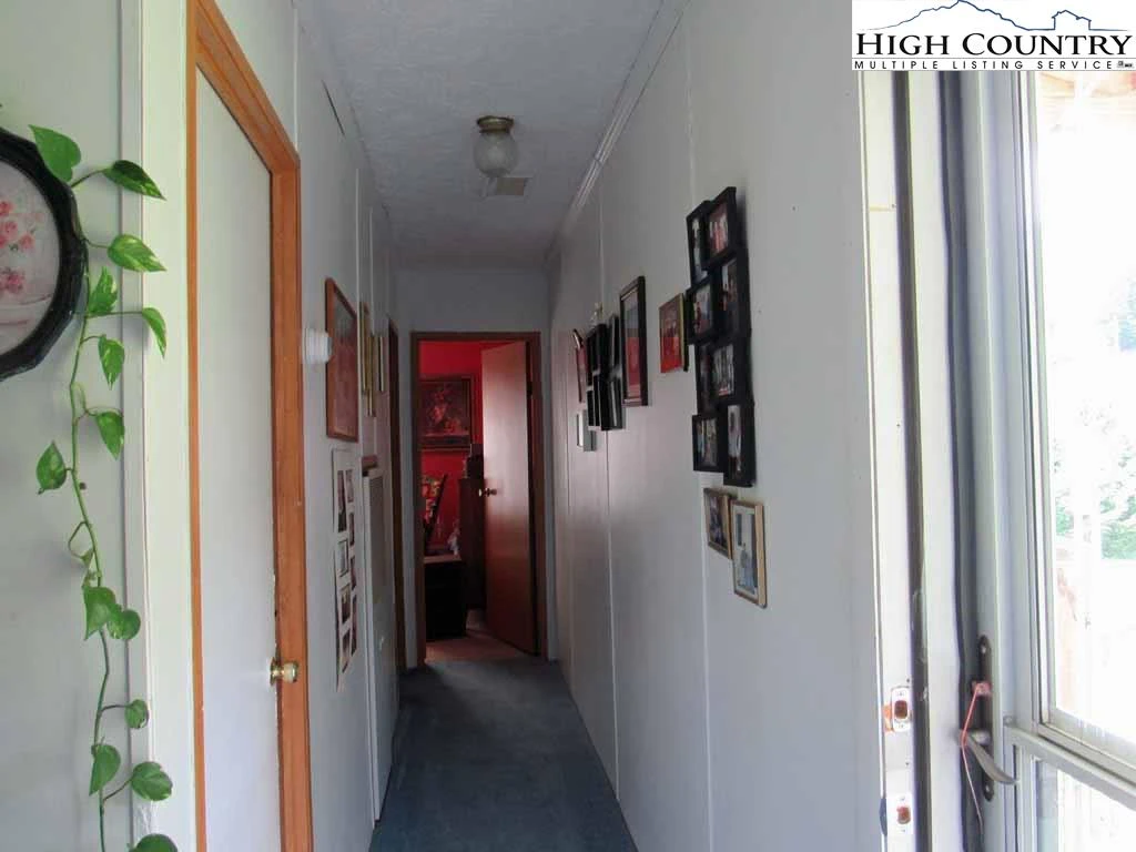 Image number 19 for the current listing