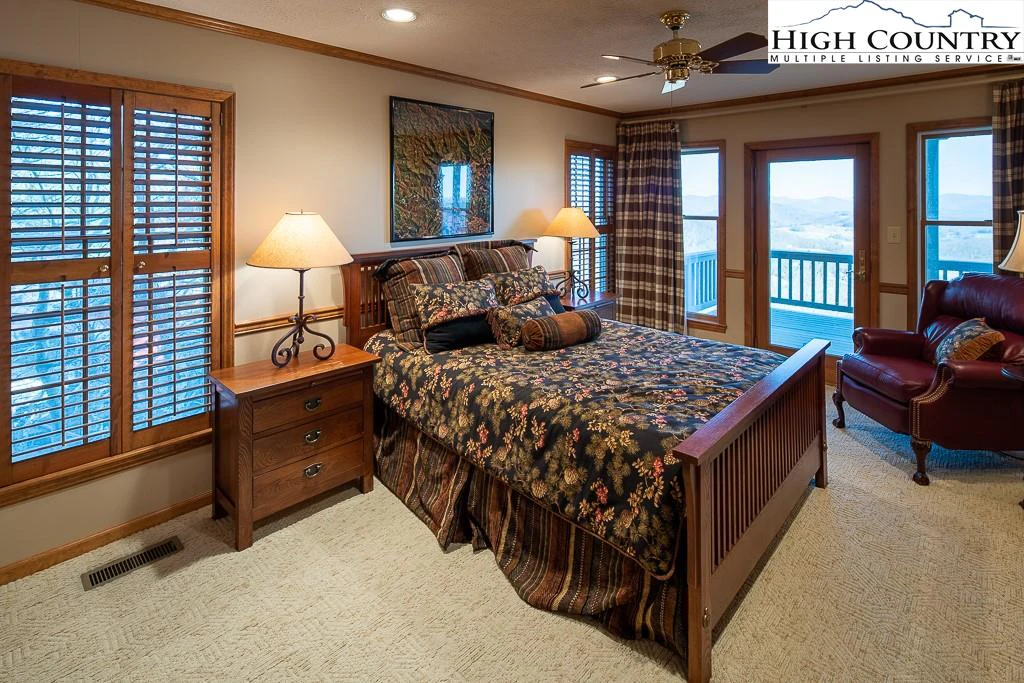 Image number 11 for the current listing