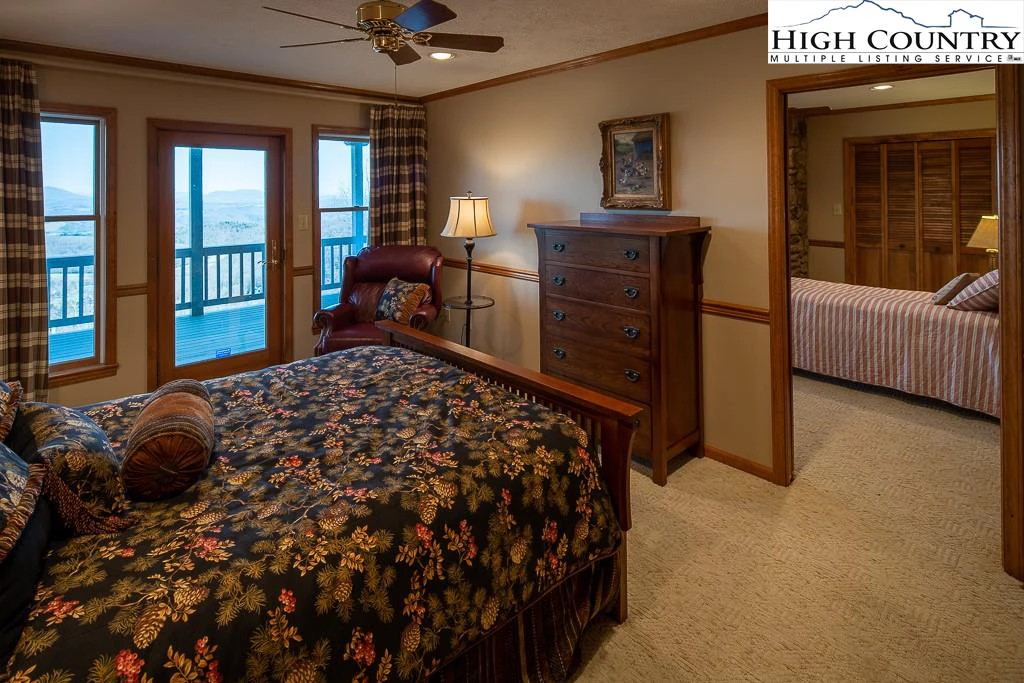 Image number 3 for the current listing