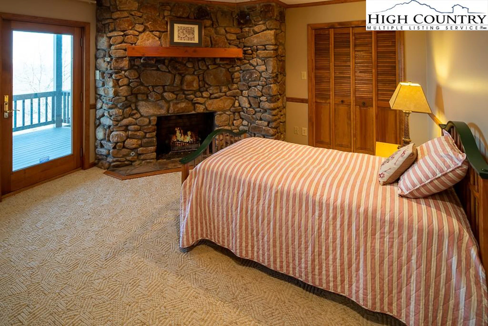 Image number 4 for the current listing