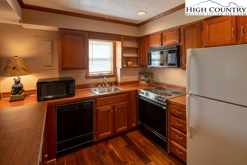 Image number 6 for the current listing