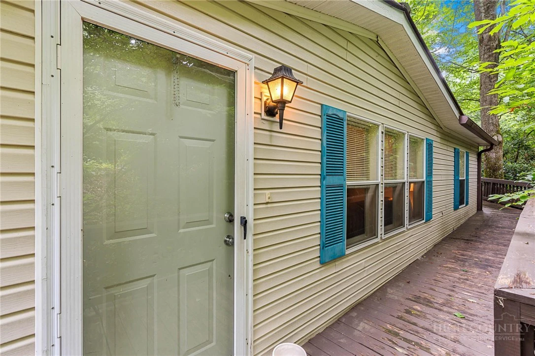 Image number 3 for the current listing