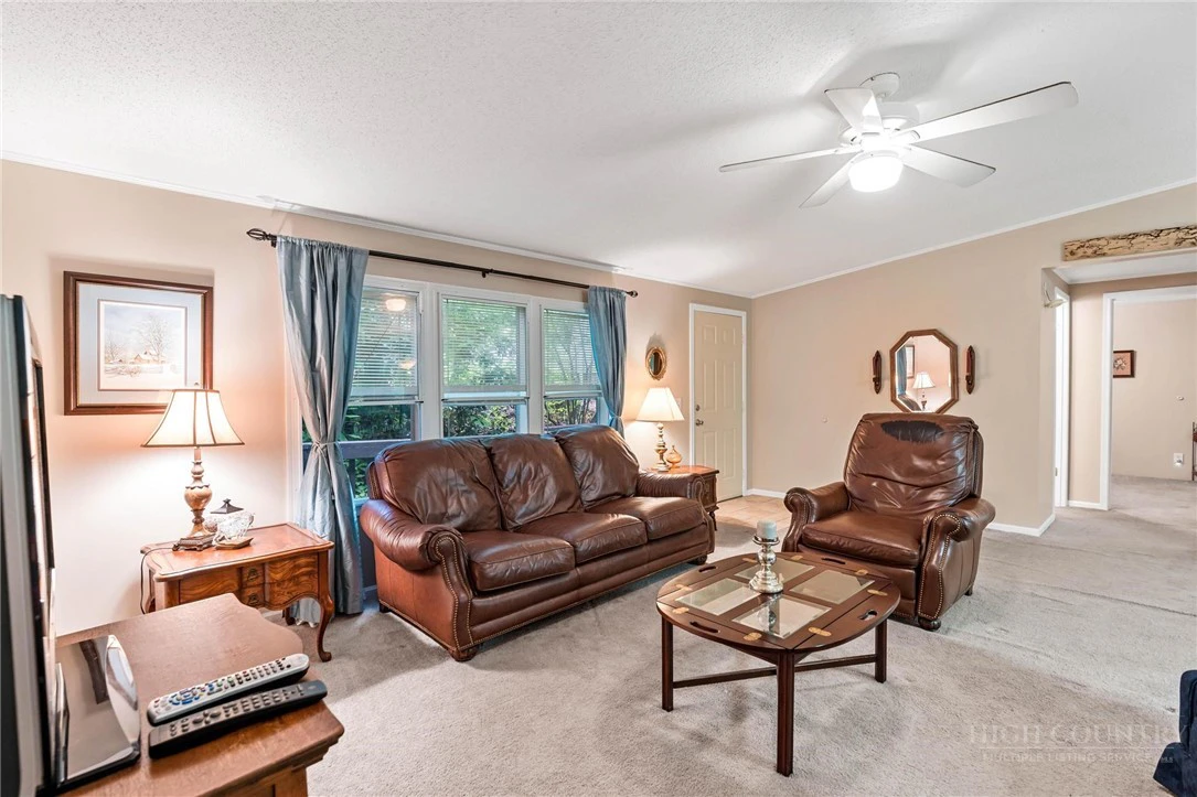 Image number 7 for the current listing