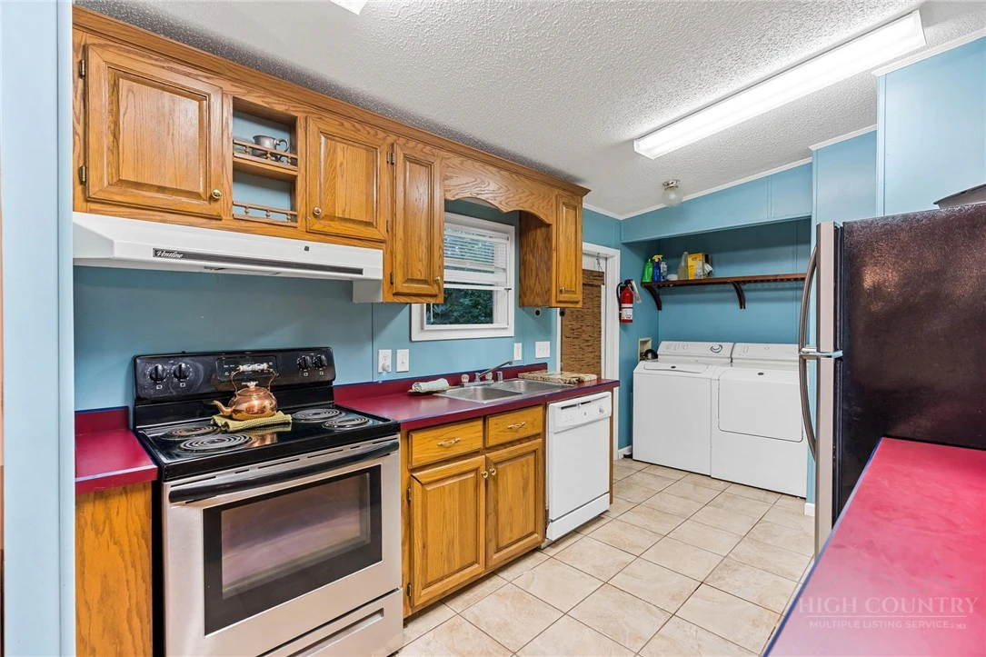 Image number 8 for the current listing