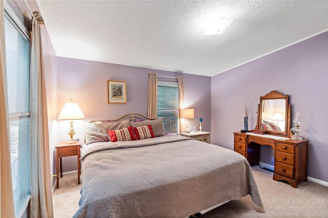 Image number 15 for the current listing