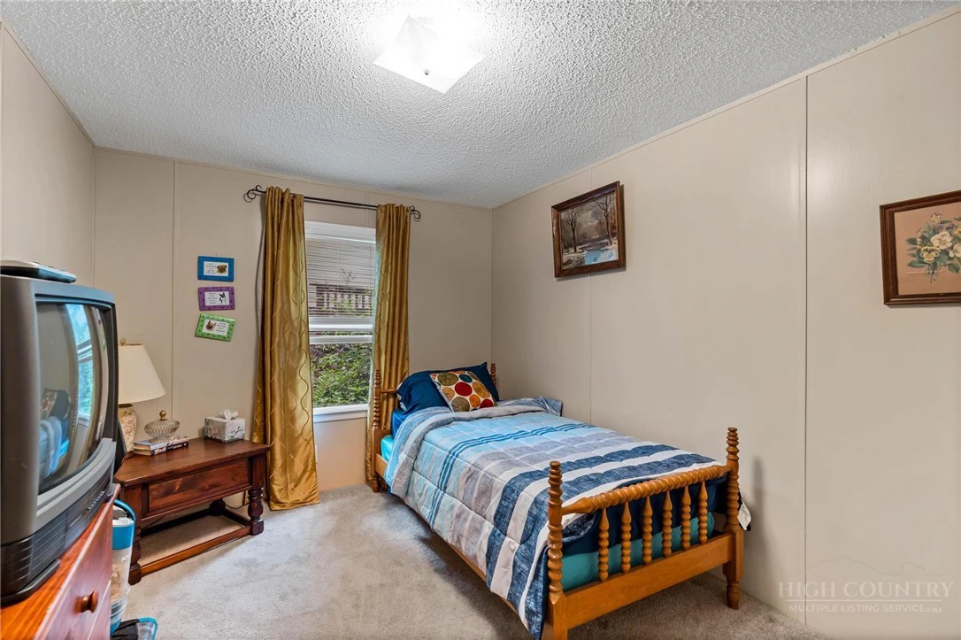 Image number 16 for the current listing
